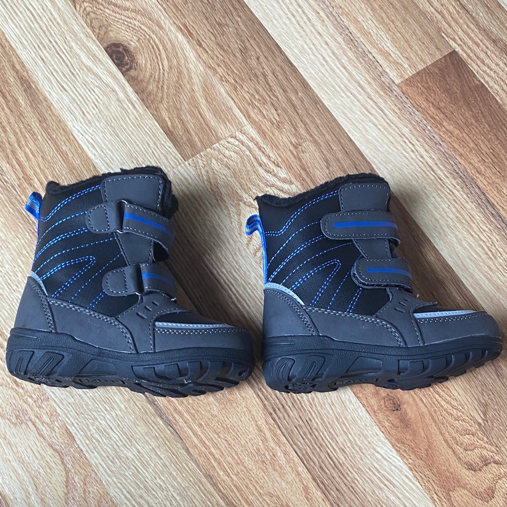 Totes Winter Boots size 8.